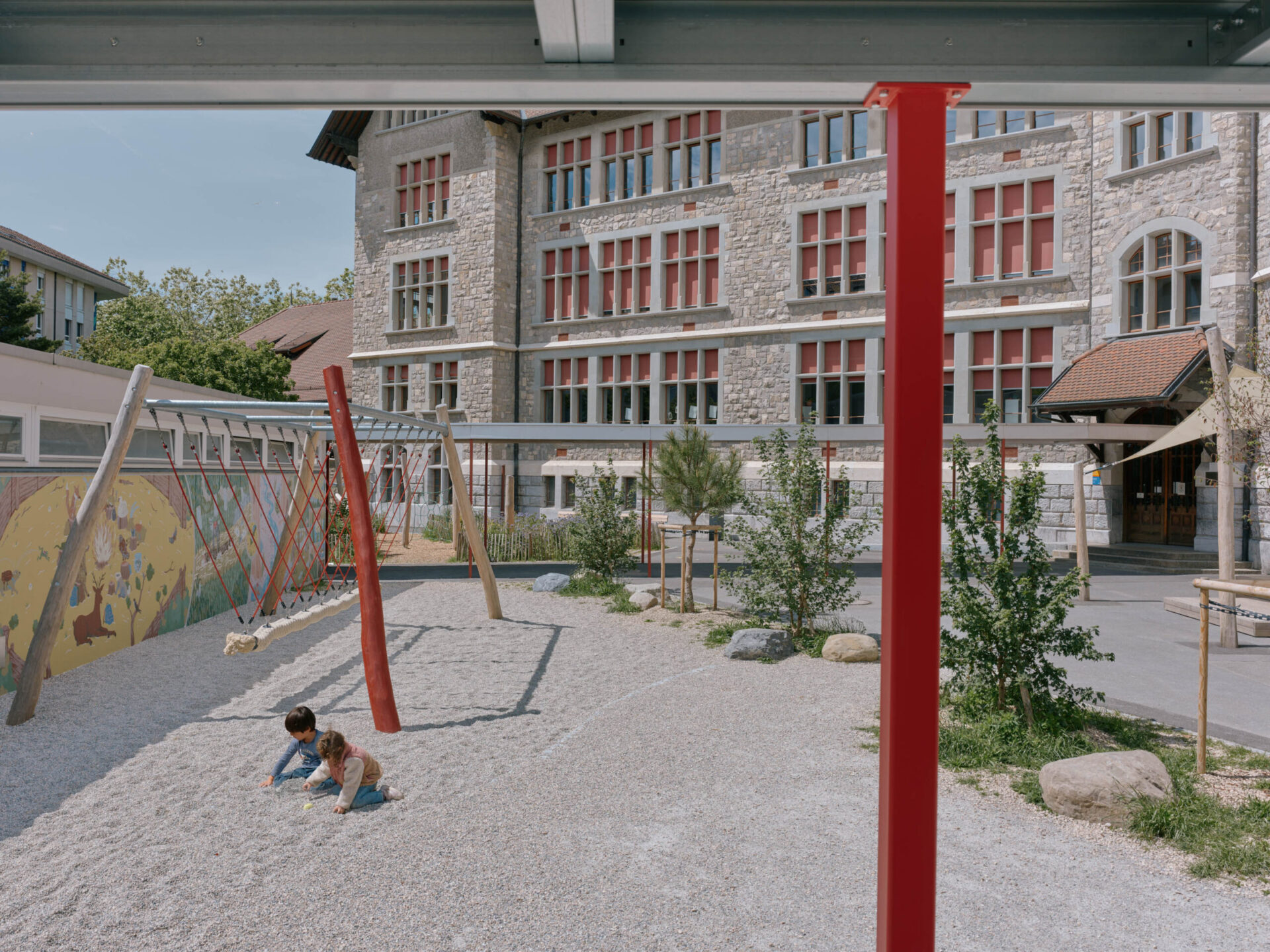 Détail végétal Préau du Collège de la Veveyse — photo ©Nicolas Delaroche | Forster Paysages