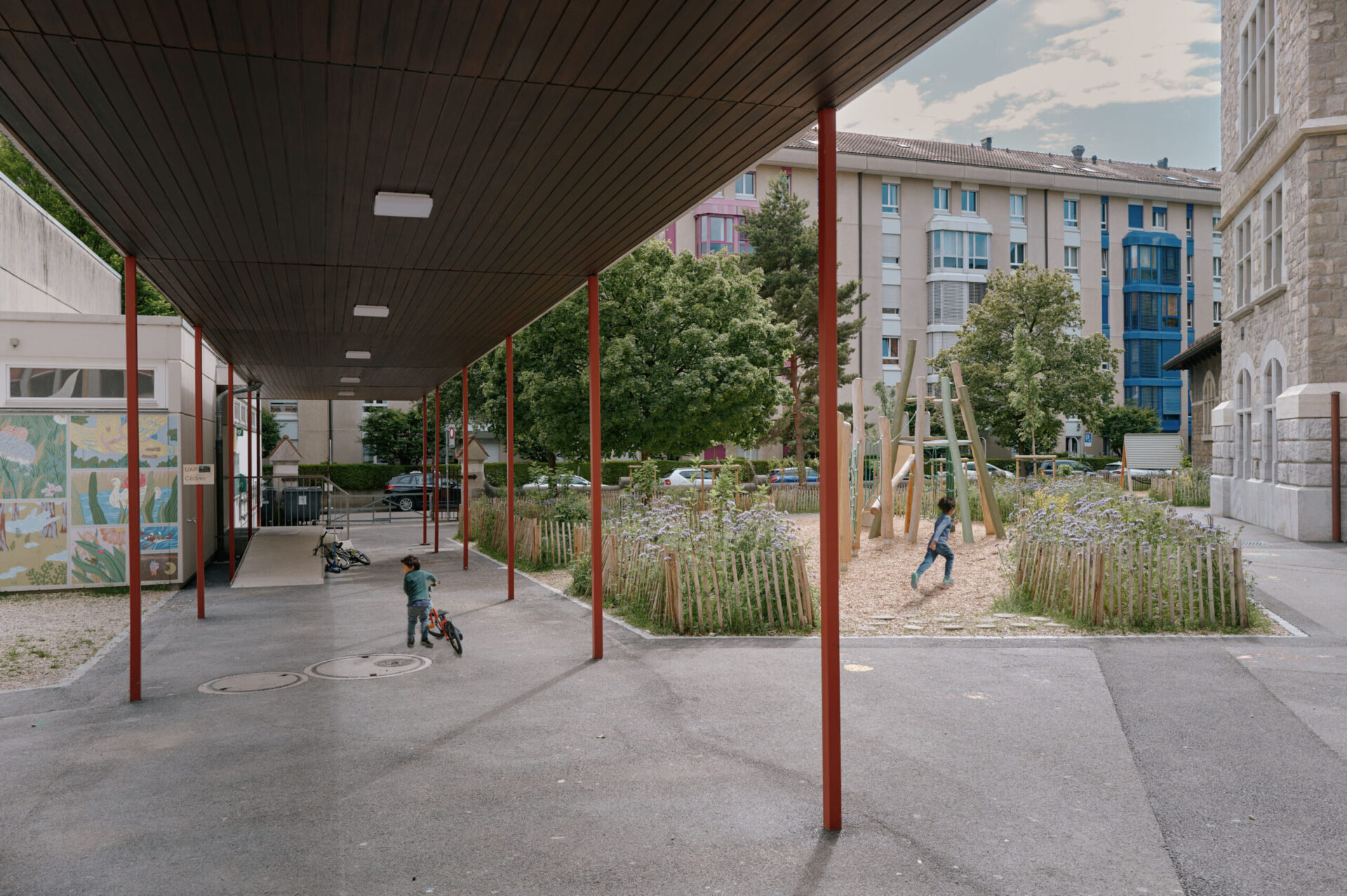 Préau du Collège de la Veveyse — aménagement paysager Vevey | Forster Paysages